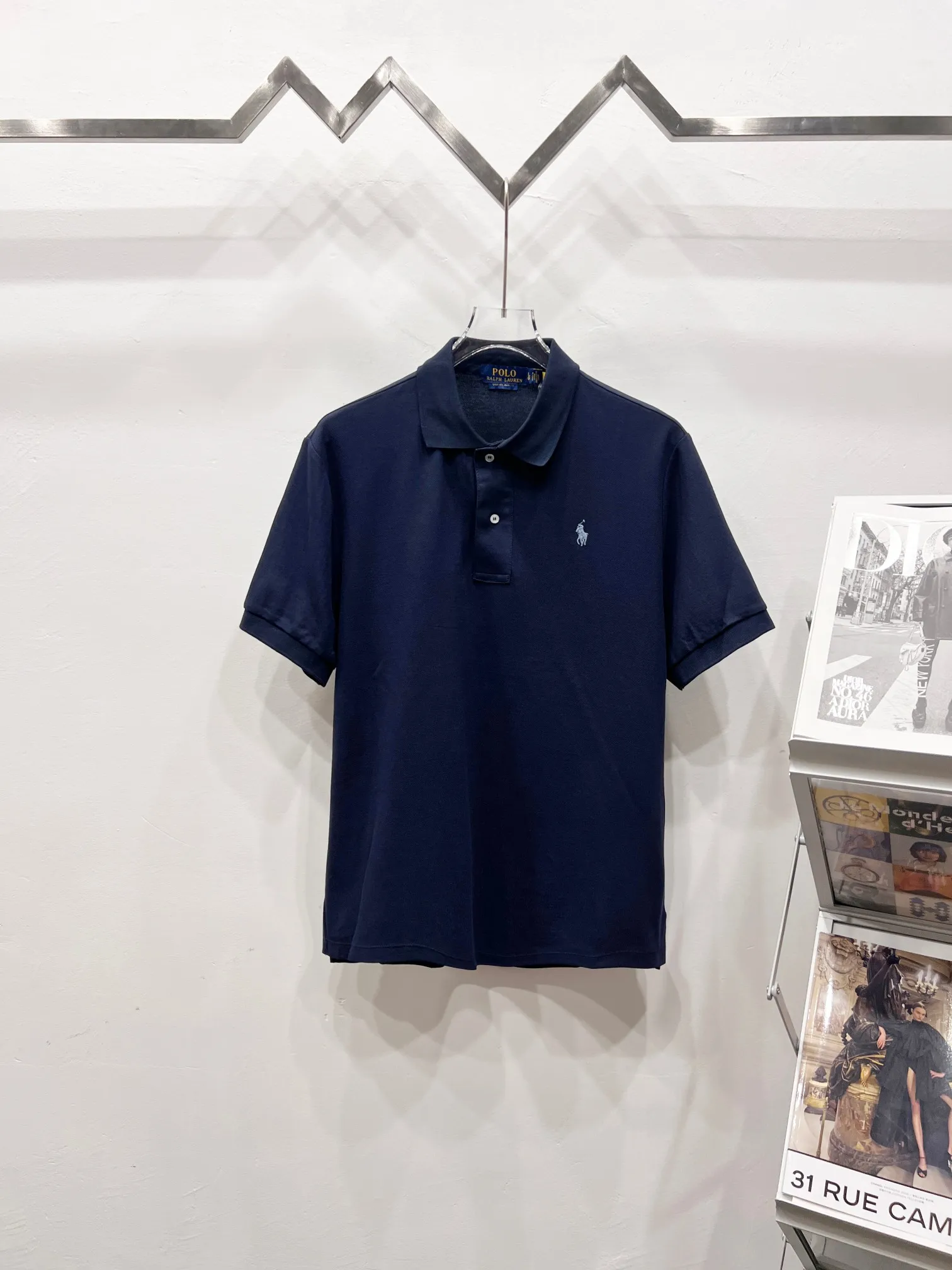 P140 Ralph Lauren Ralph Lauren two-button classic pony embroidered polo shirt short-sleeved T-shirt men's polo This Polo shirt is a timeless "elegant man" in the wardrobe. The dark blue background + classic equestrian embroidery, Ralph Lauren's classic DNA will make your heart beat at a glance! The lapel design has a sense of elegance, and the two white buttons are perfect details. It is refreshing when worn alone, and it is also very elegant when paired with a suit. Color: blue Size: M-XXL